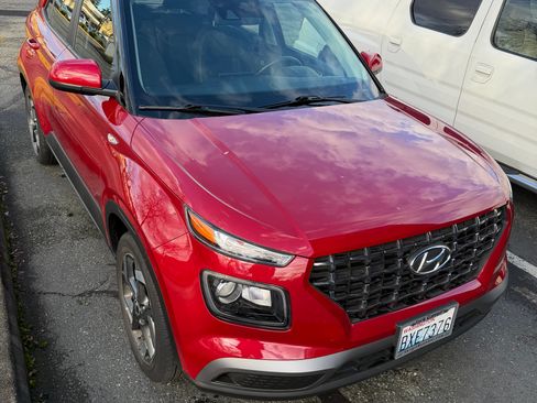 Used 2021 Hyundai Venue SEL image 5