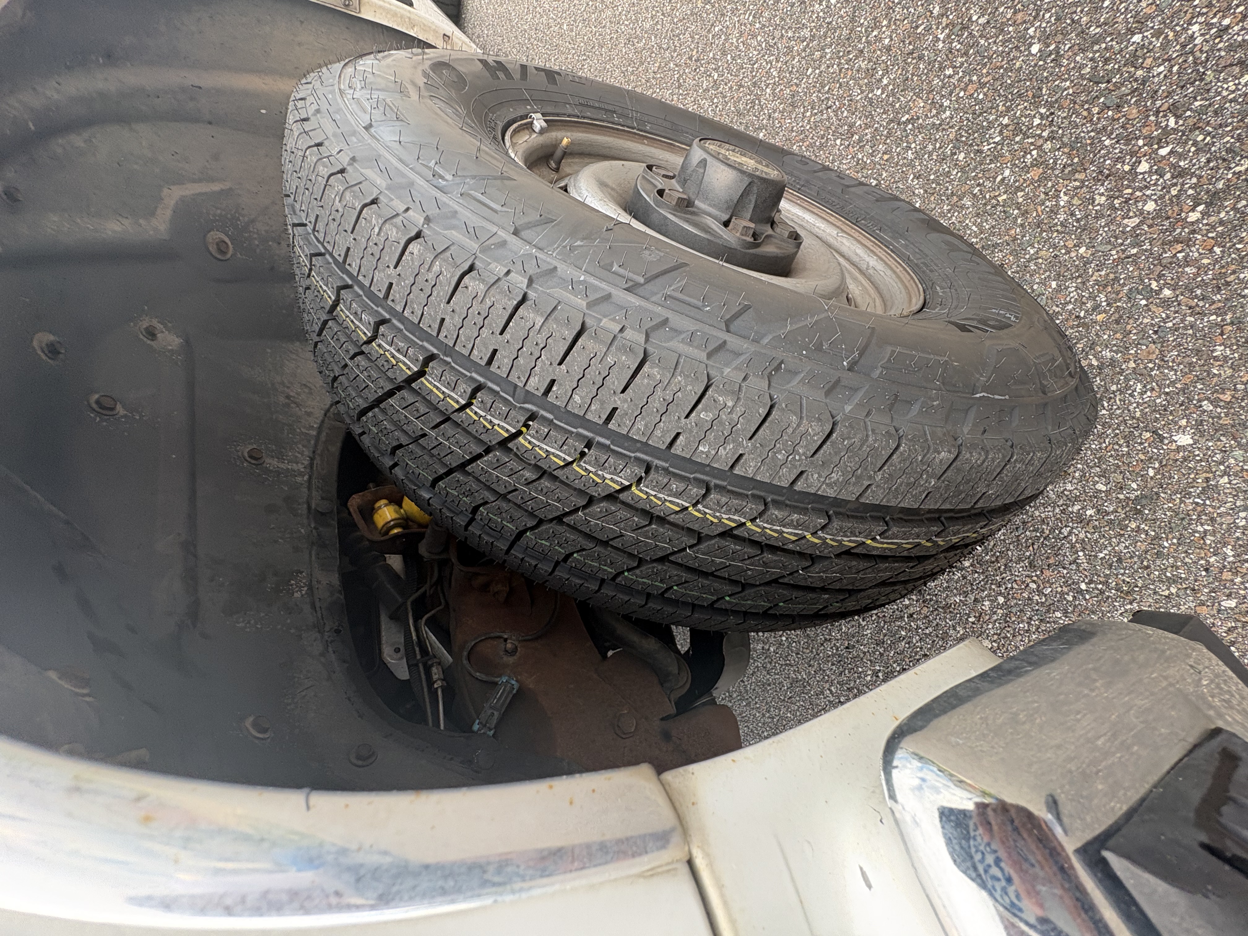 Used 1997 Chevrolet Tahoe 4WD 2-Door w/ Skid Plate Pkg image 14