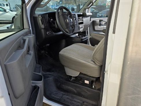 Used 2017 Chevrolet Express 3500 image 10