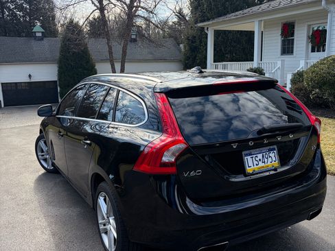 Used 2015 Volvo V60 T5 Platinum image 2