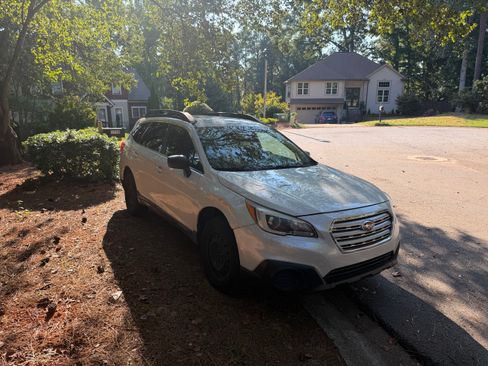 Used 2015 Subaru Outback 2.5i AWD/4WD image 4