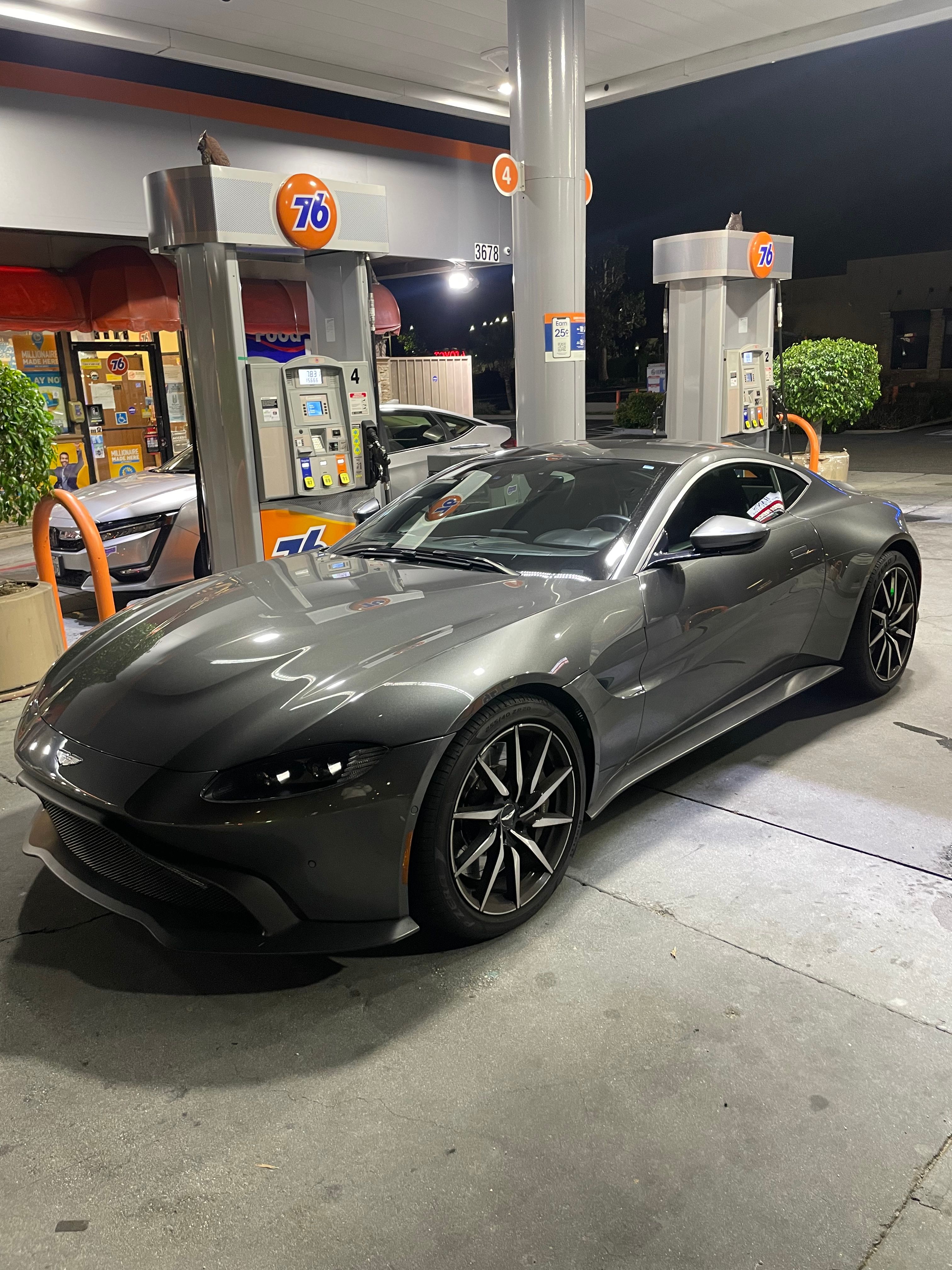 Used 2019 Aston Martin V8 Vantage Coupe RWD image 11