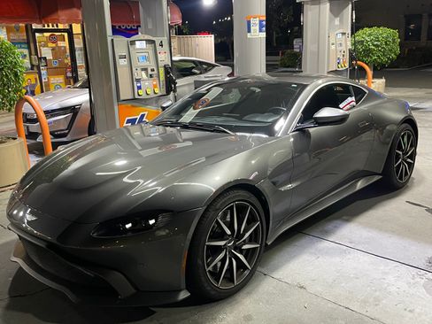 Used 2019 Aston Martin V8 Vantage Coupe image 11