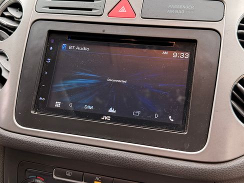 Used 2010 Volkswagen Tiguan Wolfsburg Edition image 12