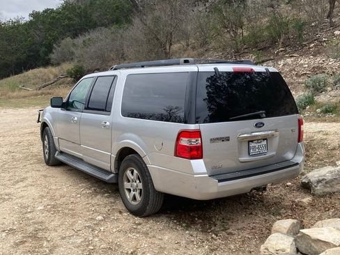 Used 2010 Ford Expedition EL XLT image 2