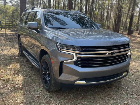Used 2022 Chevrolet Suburban LT w/ Luxury Package AWD/4WD image 1