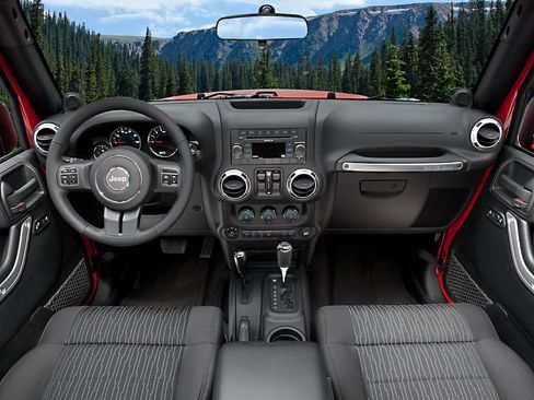 Used 2018 Jeep Wrangler Unlimited Sport w/ Connectivity Group AWD/4WD image 4
