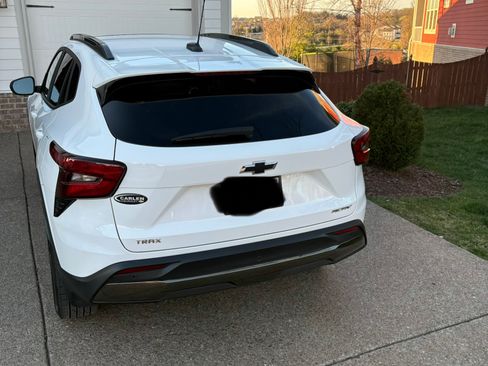 Used 2024 Chevrolet Trax ACTIV w/ Sunroof Package image 5