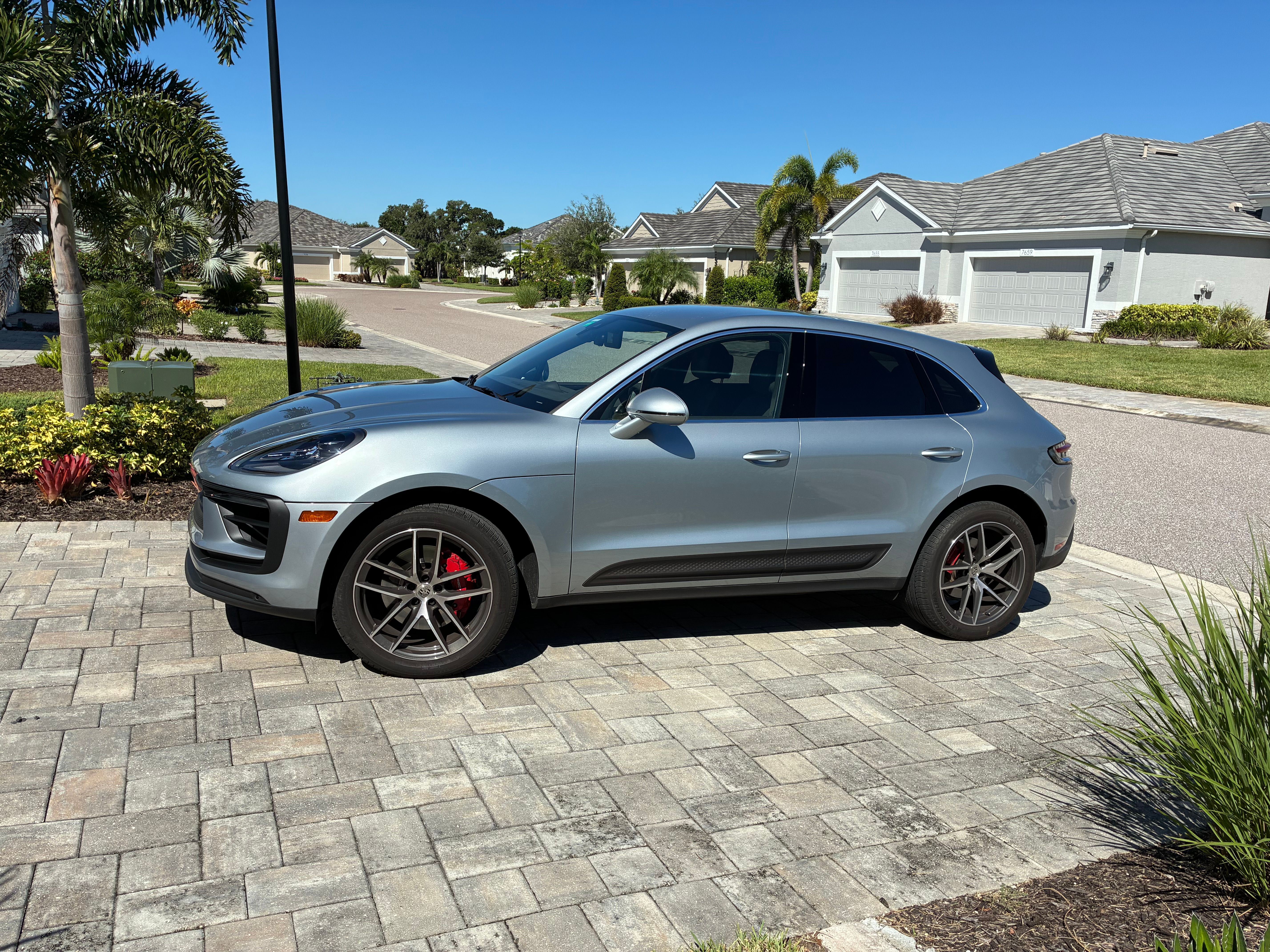 Used 2023 Porsche Macan S AWD/4WD image 1