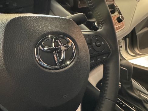 Used 2024 Toyota Corolla SE FWD image 11