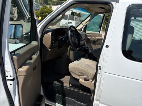 Used 2006 Ford E-350 and Econoline 350 XLT RWD image 6