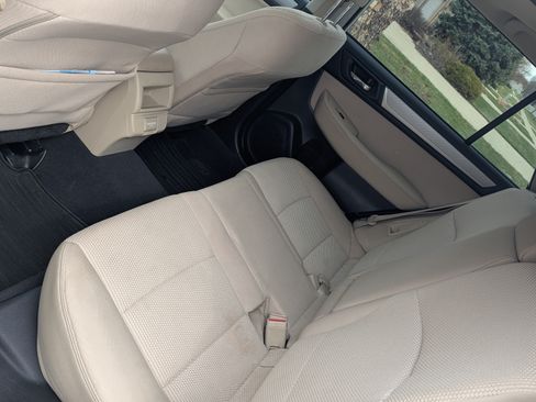 Used 2018 Subaru Outback 2.5i Premium image 12