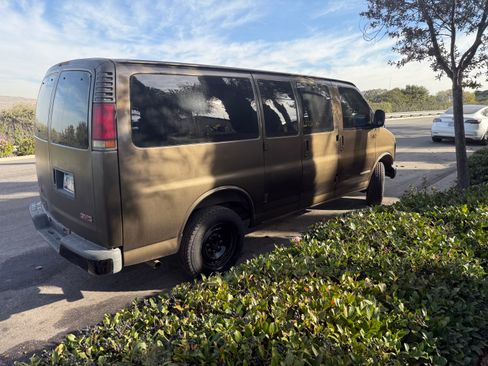 Used 2002 GMC Savana 2500 Passenger image 16