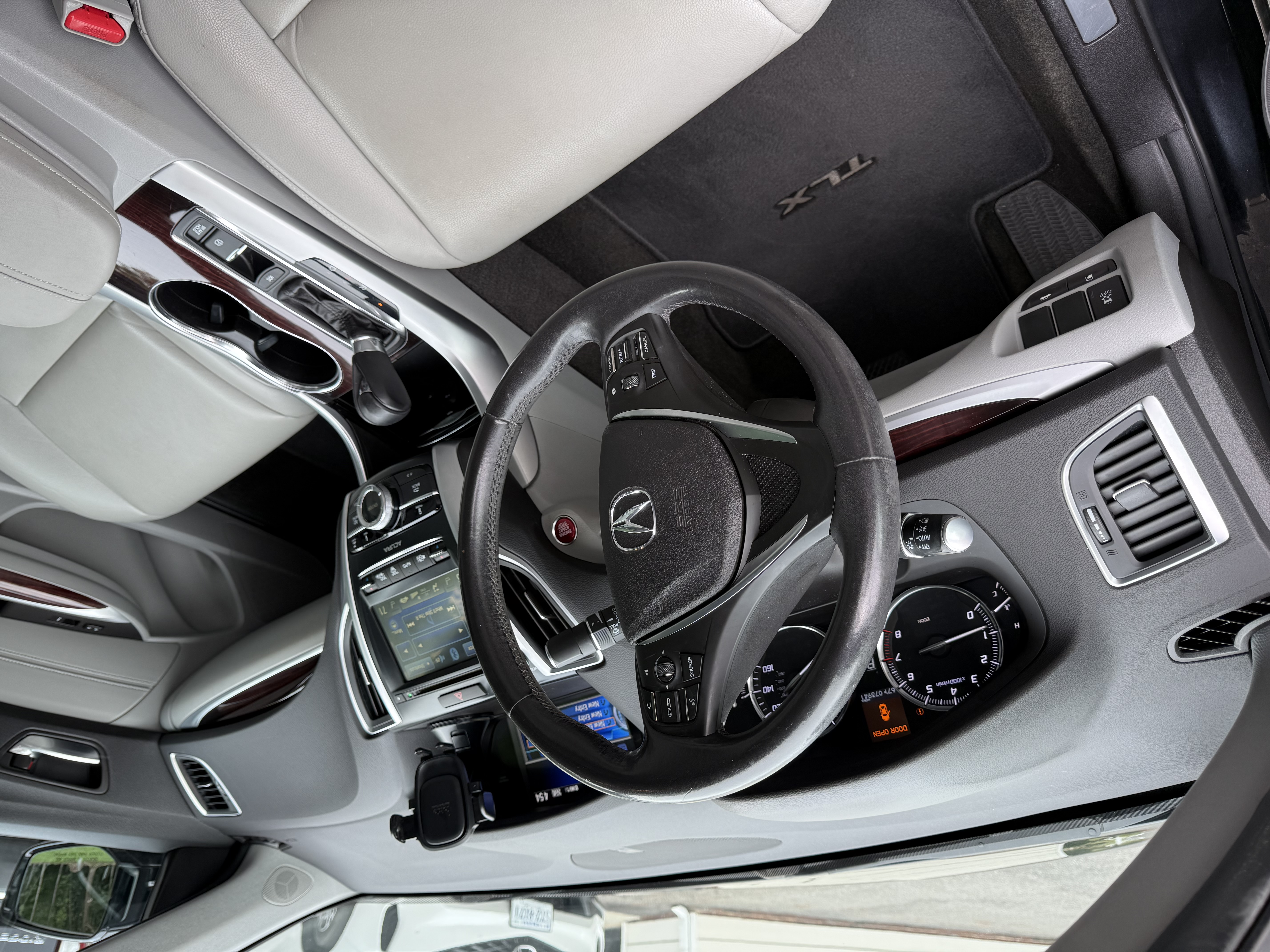 Used 2016 Acura TLX FWD image 2