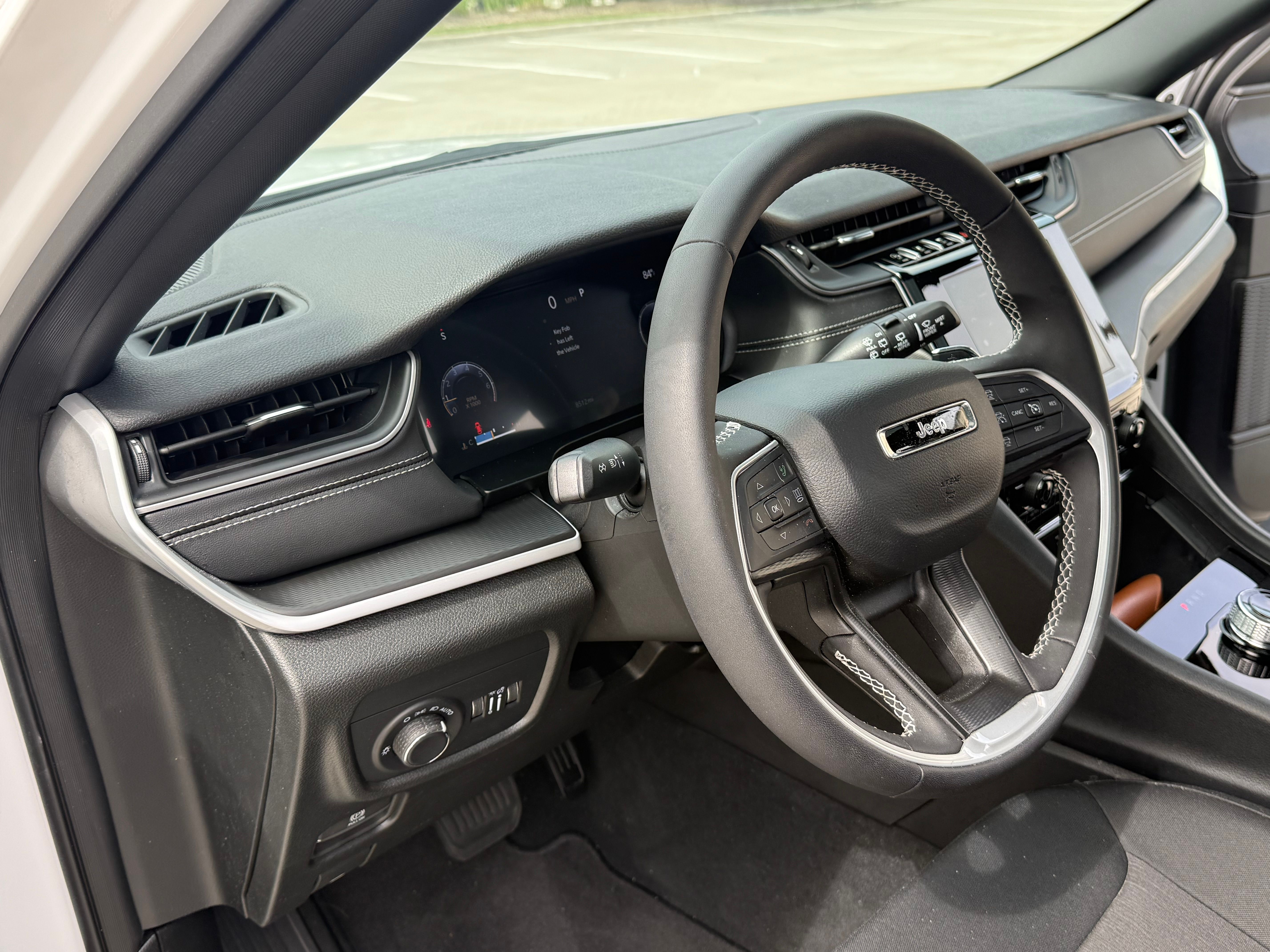 Used 2025 Jeep Grand Cherokee Laredo X RWD image 15
