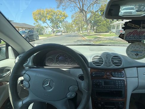 Used 2004 Mercedes-Benz CLK 320 Cabriolet image 8