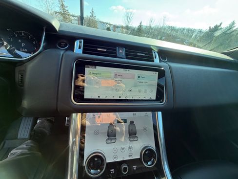 Used 2022 Land Rover Range Rover Sport HSE Silver Edition image 9