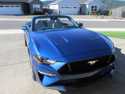 Used 2022 Ford Mustang GT Premium RWD image 4