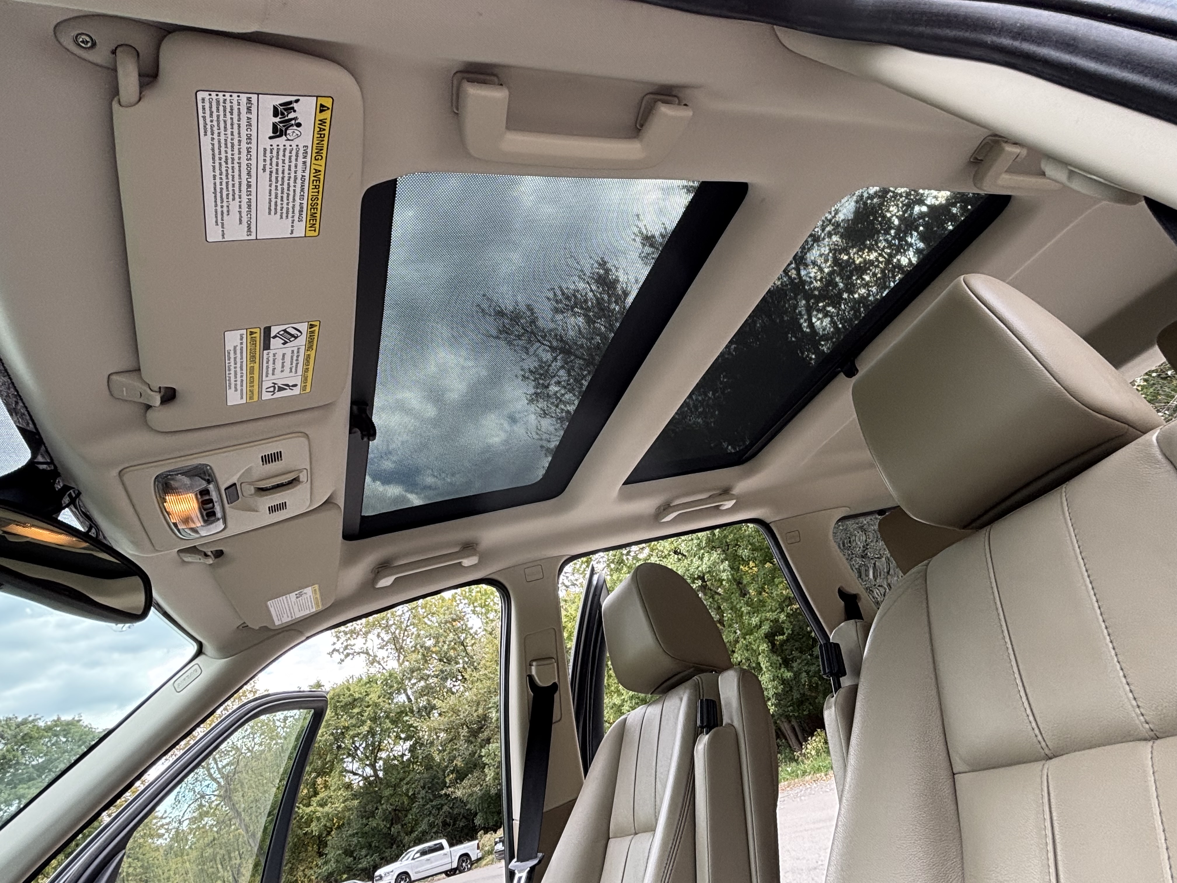Used 2015 Land Rover LR2 HSE AWD/4WD image 16