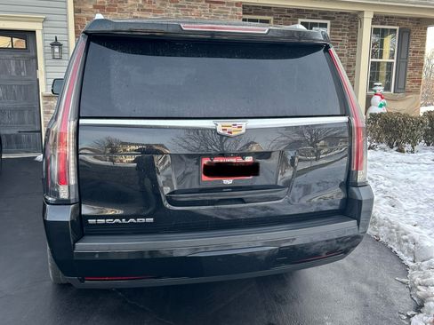 Used 2019 Cadillac Escalade ESV Premium Luxury image 5