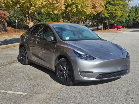Used 2024 Tesla Model Y Long Range image 19