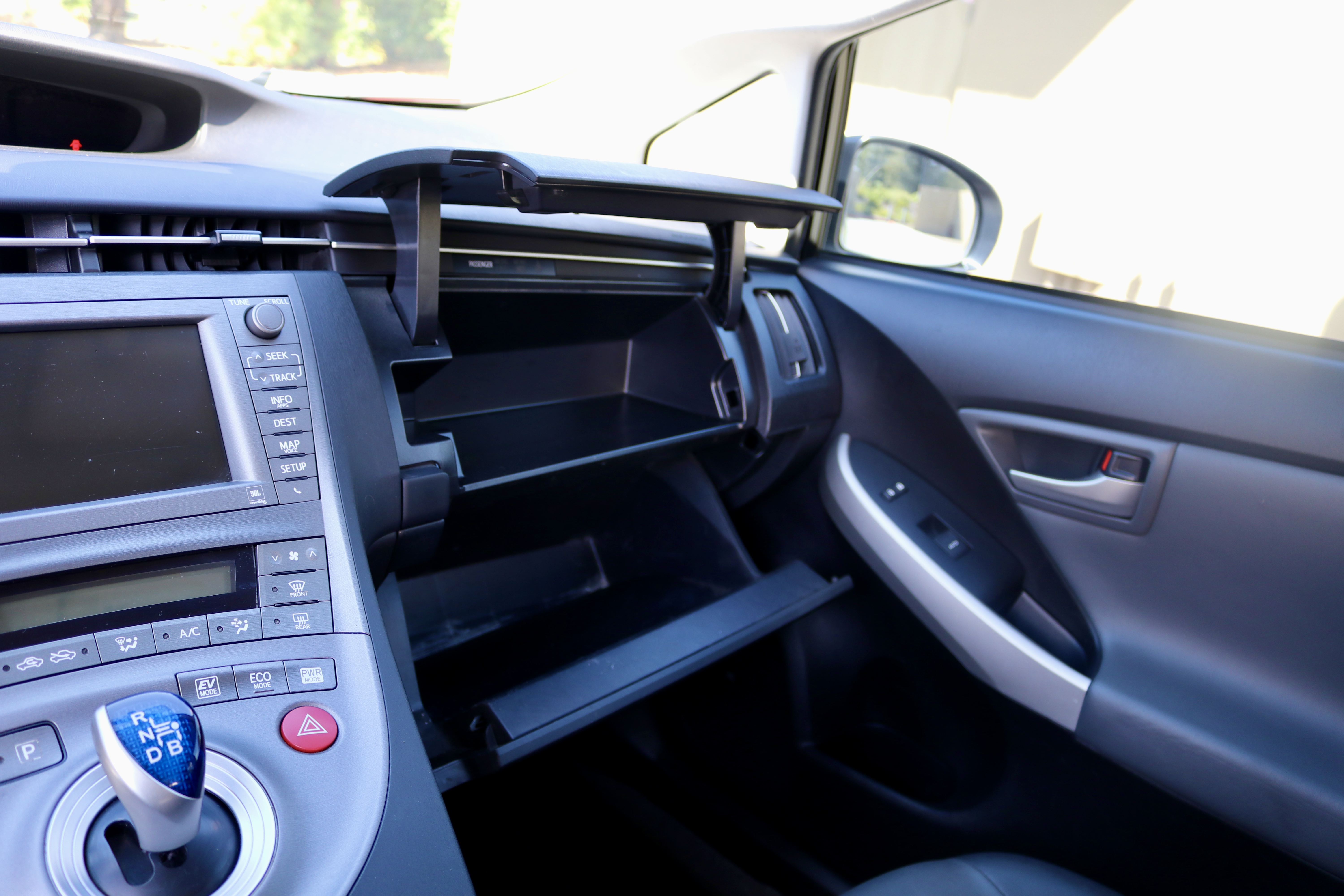Used 2015 Toyota Prius Four w/ Deluxe Solar Roof Package FWD image 27