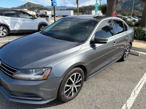 Used 2017 Volkswagen Jetta SE image 1