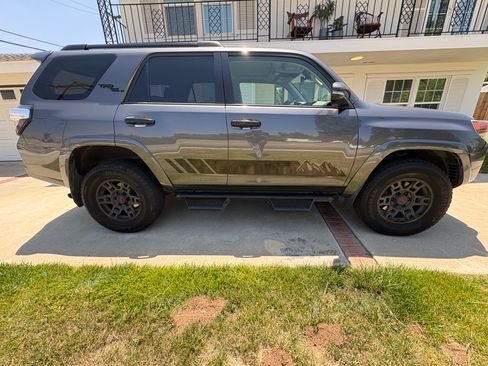 Used 2021 Toyota 4Runner TRD Off-Road Premium w/ Moonroof Package AWD/4WD image 1