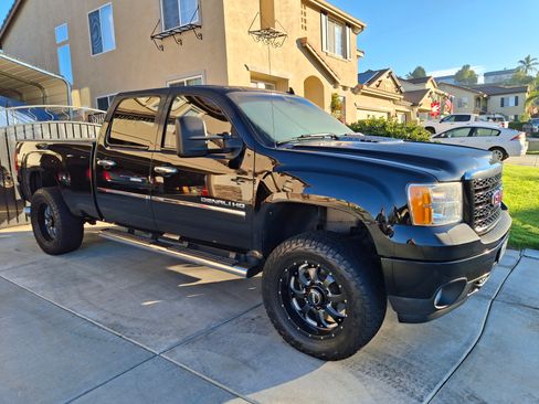 Used 2013 GMC Sierra 2500 Denali w/ Suspension Package, Off-Road image 2