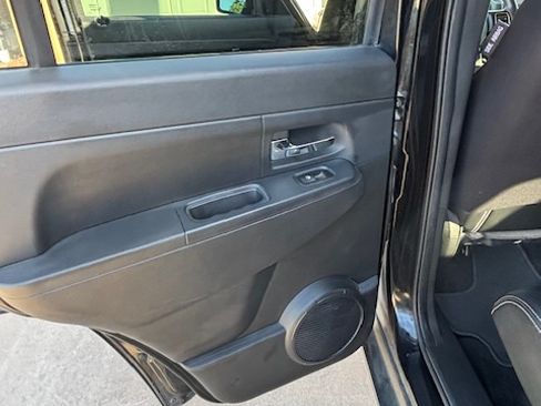 Used 2012 Jeep Liberty Sport image 21