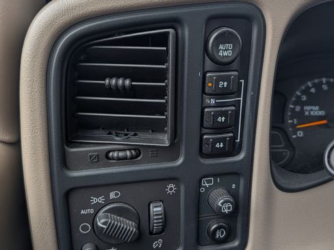 Used 2005 Chevrolet Tahoe Z71 w/ Preferred Equipment Group image 15