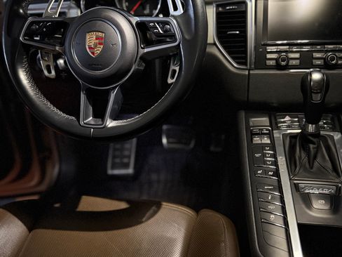Used 2015 Porsche Macan Turbo AWD/4WD image 9