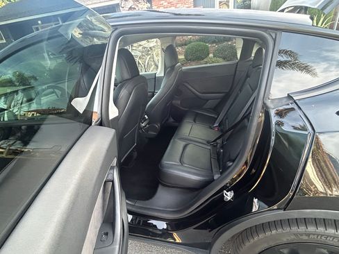 Used 2021 Tesla Model Y Long Range image 14