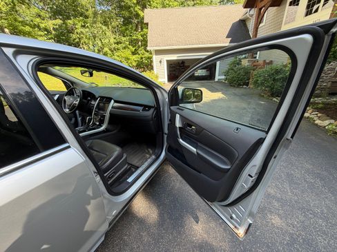 Used 2011 Ford Edge Limited w/ Trailer Tow Package AWD/4WD image 11