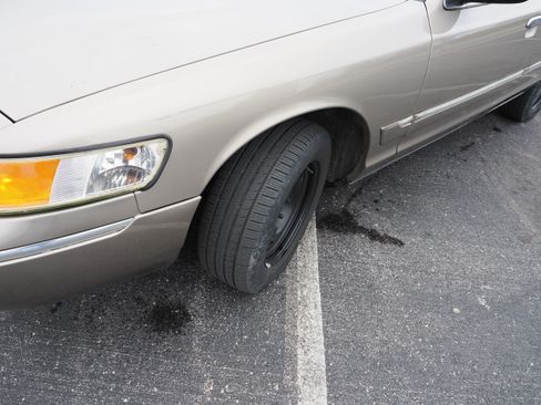 Used 2001 Mercury Grand Marquis GS image 9