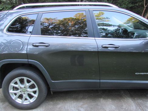 Used 2015 Jeep Cherokee Latitude FWD image 9