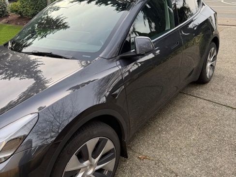 Used 2024 Tesla Model Y Long Range image 5