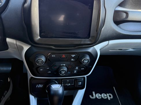 Used 2021 Jeep Renegade Limited AWD/4WD image 15