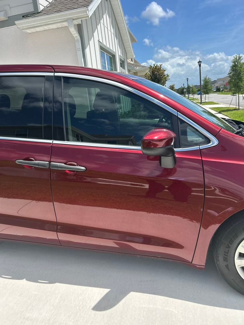 Used 2020 Chrysler Voyager L FWD image 5
