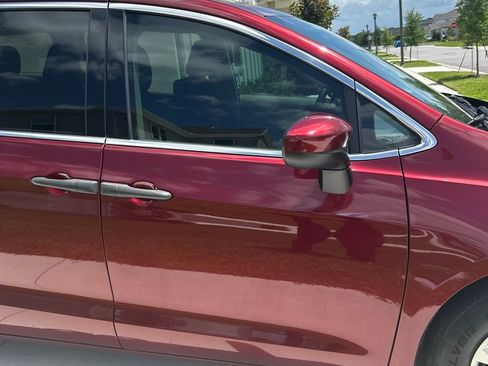Used 2020 Chrysler Voyager L FWD image 5