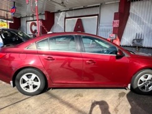 Used 2016 Chevrolet Cruze LT image 2