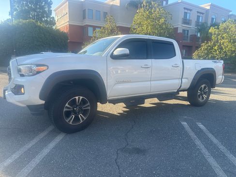 Used 2018 Toyota Tacoma TRD Sport RWD image 14