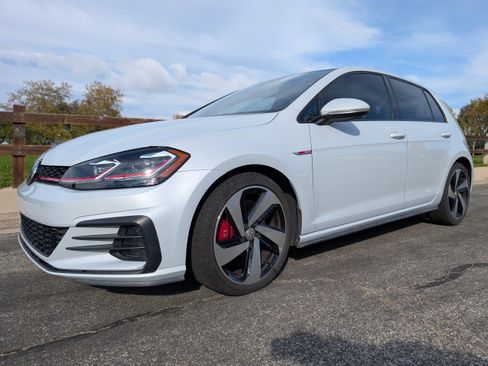 Used 2018 Volkswagen GTI SE image 11