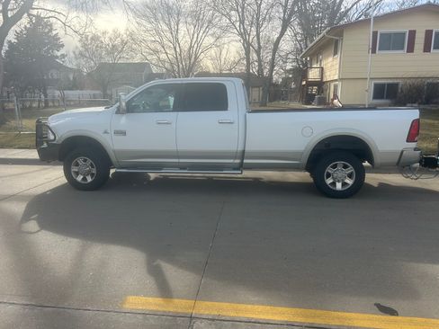 Used 2011 RAM 2500 Laramie w/ Cold Weather Group image 16