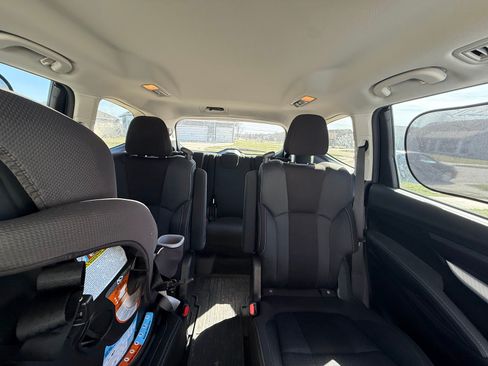 Used 2021 Subaru Ascent Premium w/ Convenience Package image 12