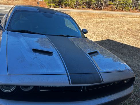 Used 2016 Dodge Challenger SXT Plus image 4