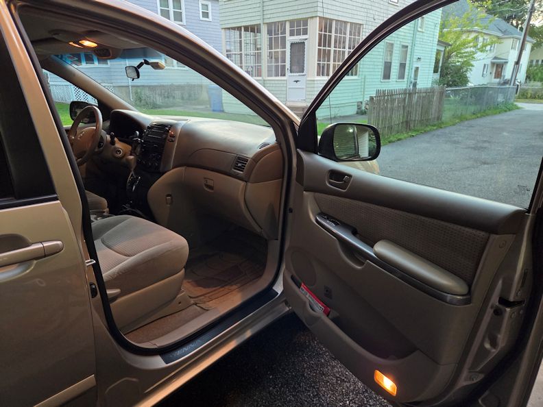 Used 2006 Toyota Sienna LE w/ LE Pkg 4 FWD image 23