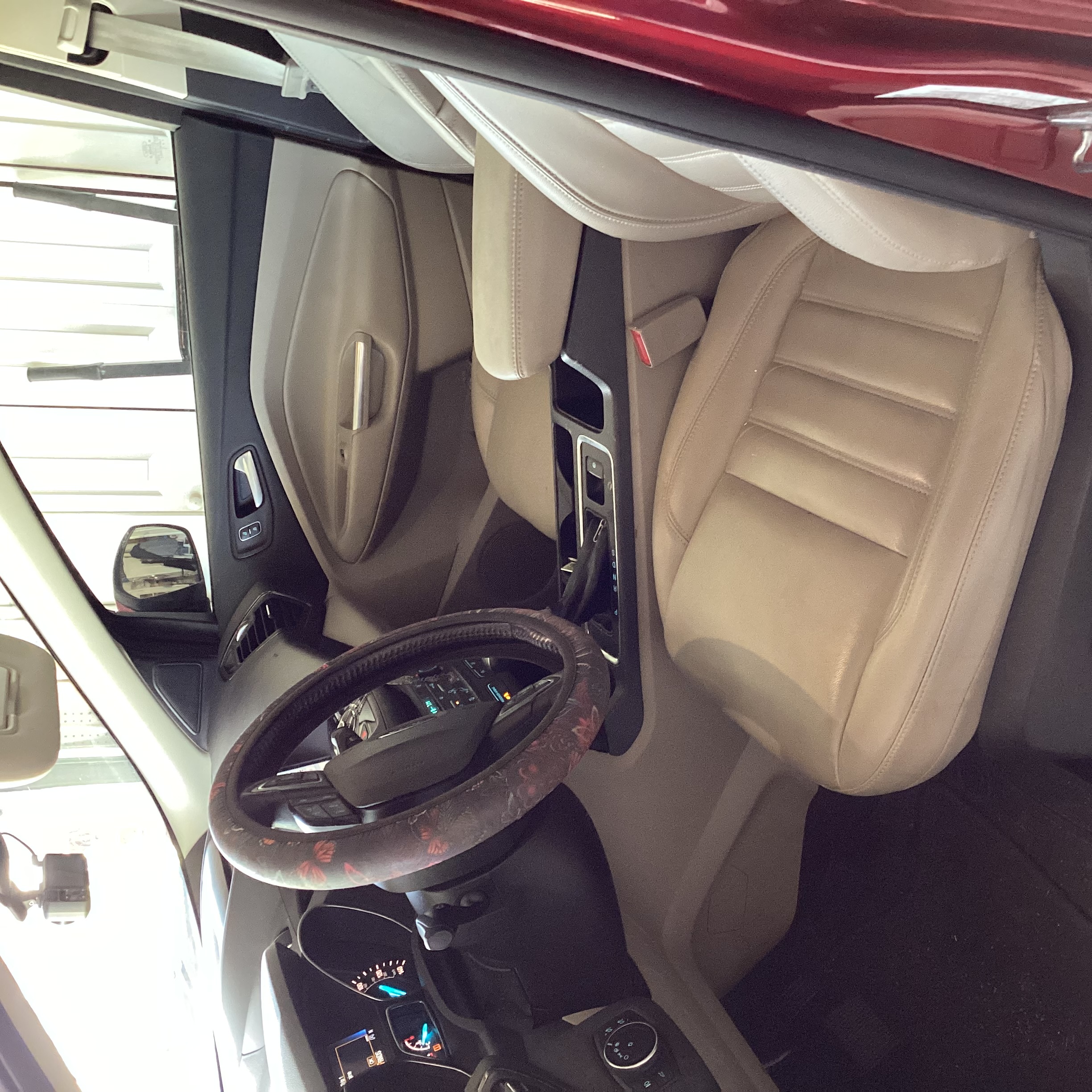 Used 2017 Ford Escape Titanium FWD image 12