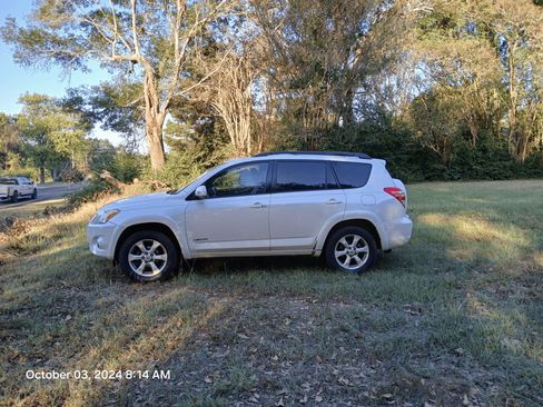 Used 2009 Toyota RAV4 Limited image 1