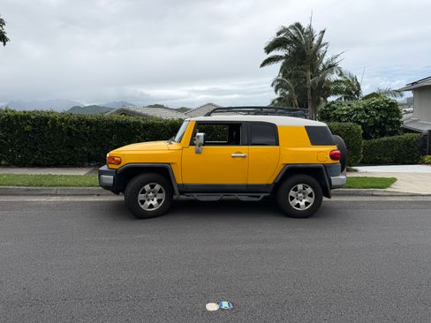 Used 2010 Toyota FJ Cruiser 4WD image 2